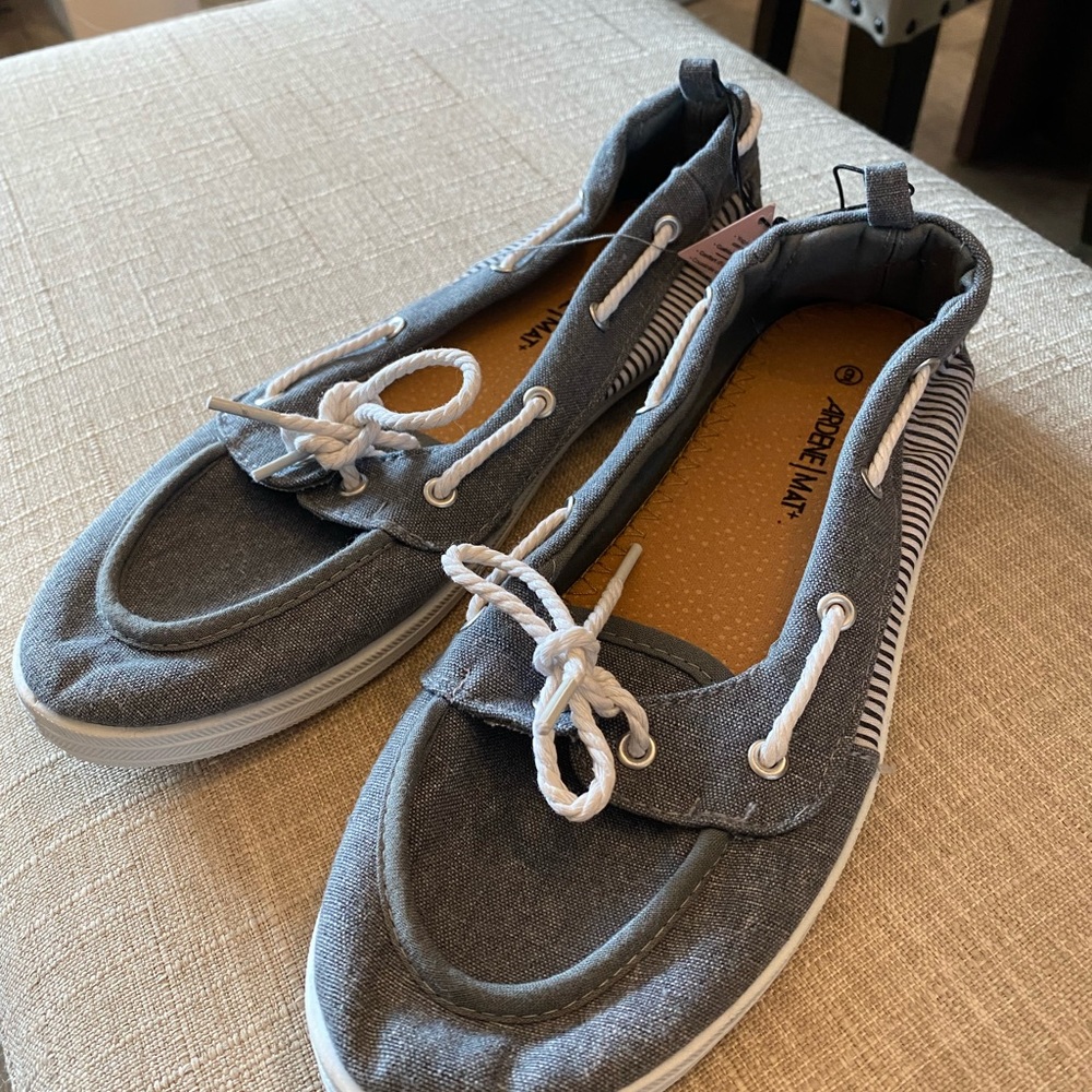 Ardene boat shoes NWT